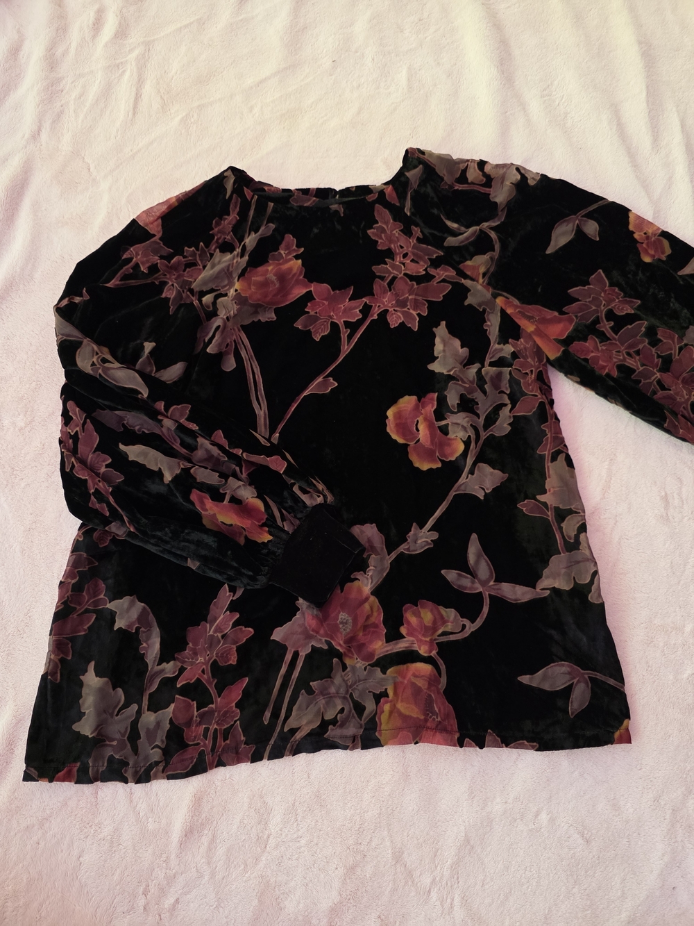 Black Velvet Floral Long-Sleeve Women's Top